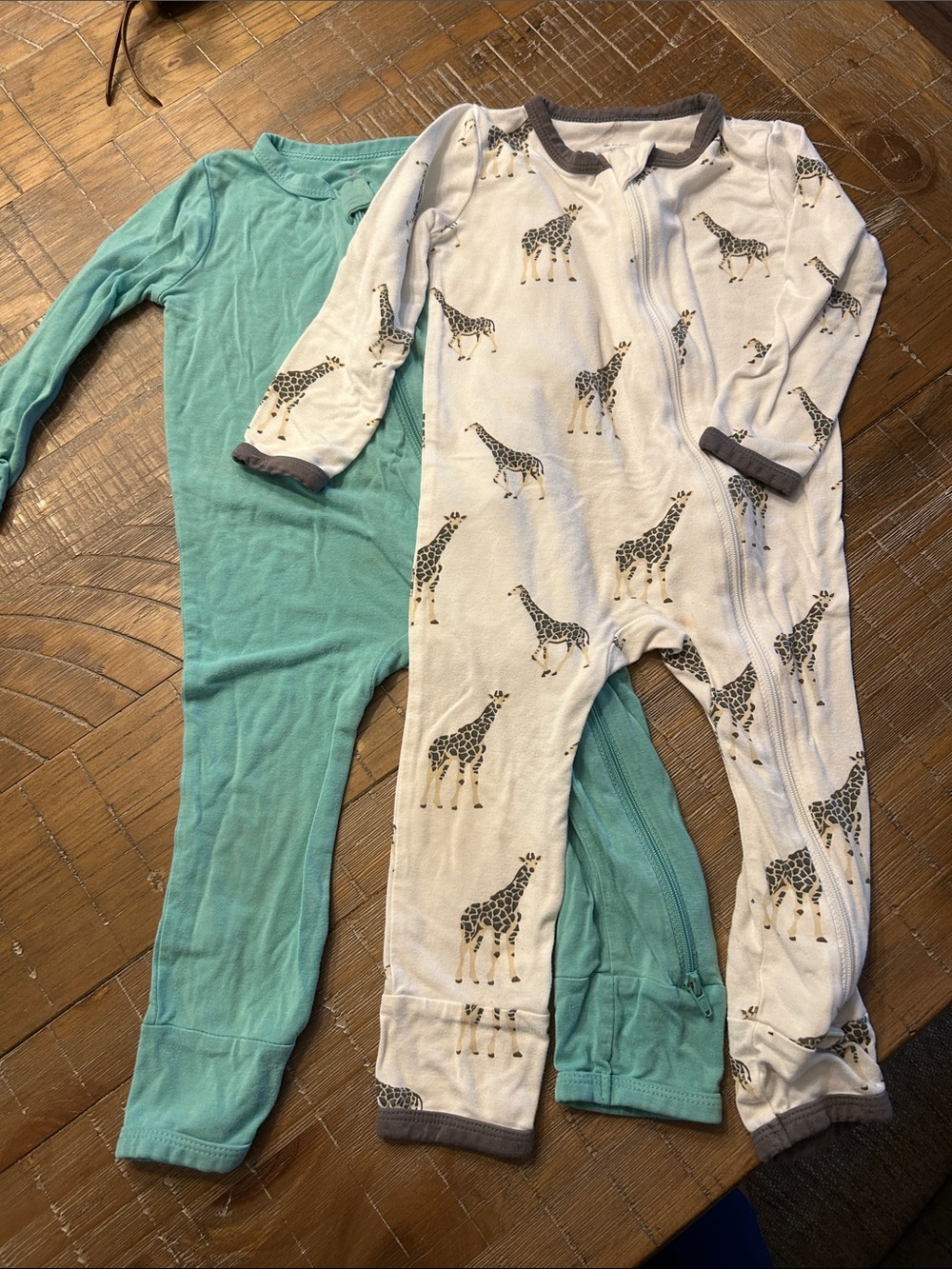 Kyte BABY Giraffe Print Cream and Teal Two-Pack Pajama Footless Sleepers